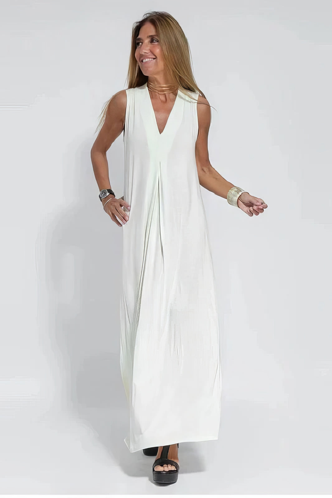 Katriel - Elegant dress with a flattering cut